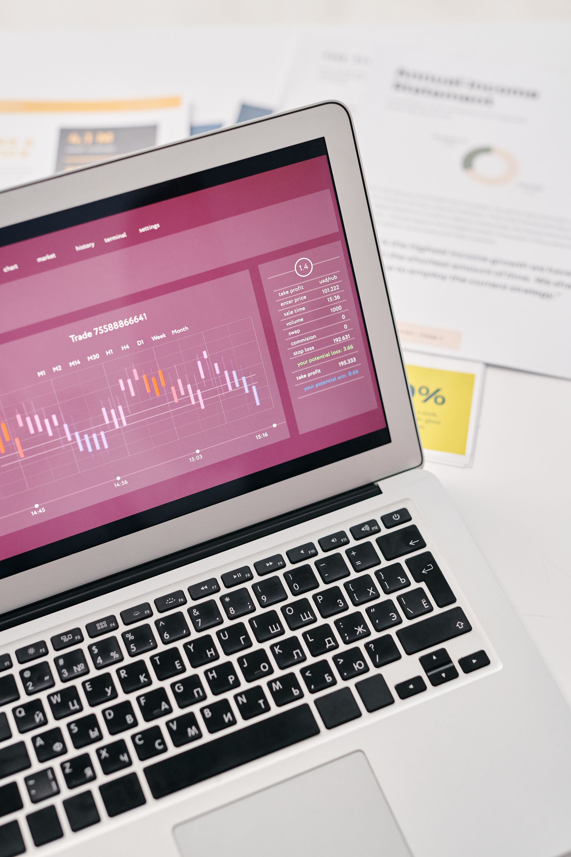 Ordinateur portable affichant des graphiques